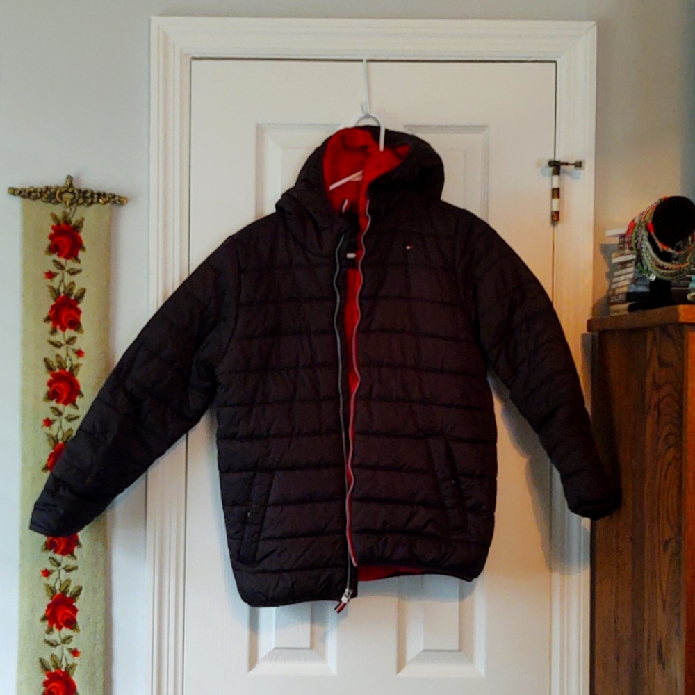 Tommy Hilfiger Hooded Boys Jacket Size 10/12 with Navy outside and Red lining.